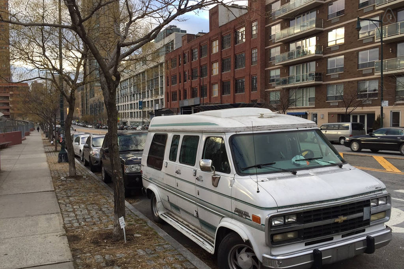 Illustration for article titled Wanna Live In A Van Down By The River? Thanks To Airbnb, You Can